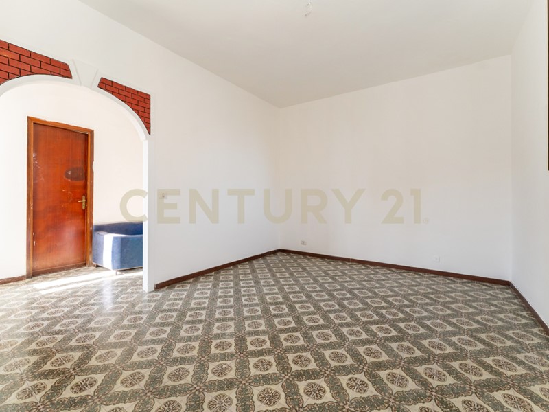 Bilocale in Vendita a Catania, 54'000&euro;, 73 m²