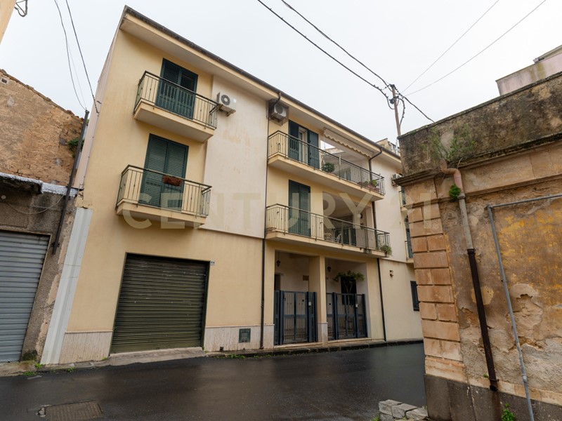 Trilocale in Vendita a Carlentini, 98'000&euro;, 60 m², con Box