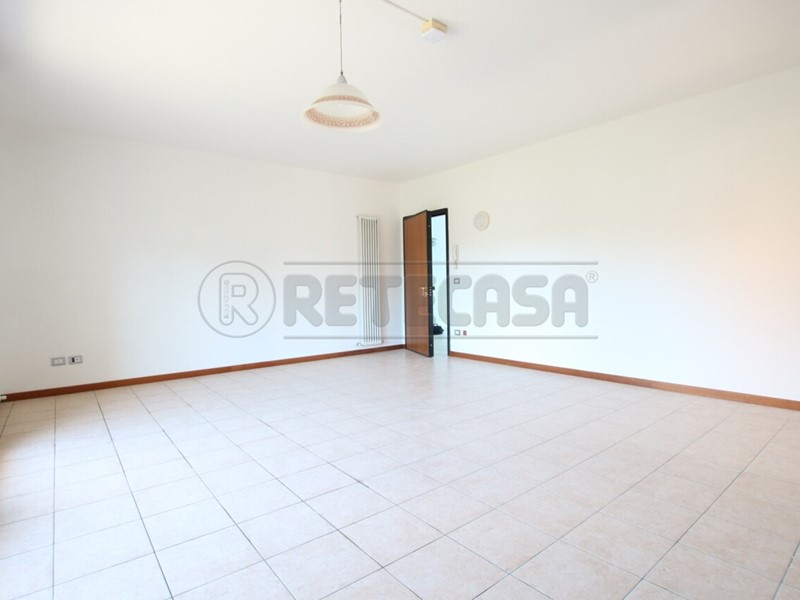 Quadrilocale in Vendita a Barbarano Mossano, 130'000&euro;, 90 m², con Box