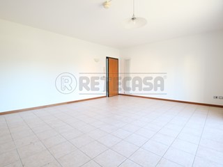 Quadrilocale in Vendita a Barbarano Mossano, 130'000&euro;, 90 m², con Box