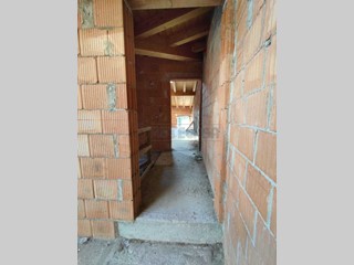 Trilocale in Vendita a Montebello Vicentino, 65'000&euro;, 110 m²