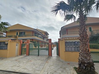 Trilocale in Vendita a Pozzallo, zona V.LE EUROPA, 170'000&euro;, 80 m², con Box