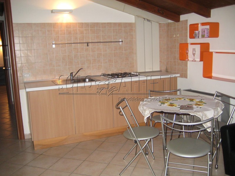 Bilocale in Affitto a Modena, zona Sant'Ambrogio, 550&euro;, 60 m², arredato