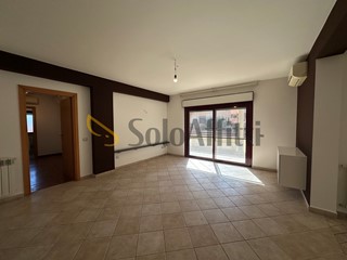 Appartamento in Affitto a Latina, 850&euro;, 95 m², con Box