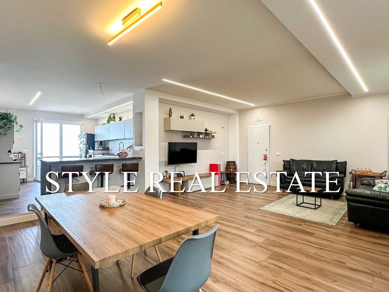 Appartamento in Vendita a Siracusa, zona scala greca, 237'000&euro;, 158 m²