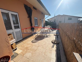 Appartamento in Vendita a Montignoso, zona Cinquale, 490'000&euro;, 200 m², arredato