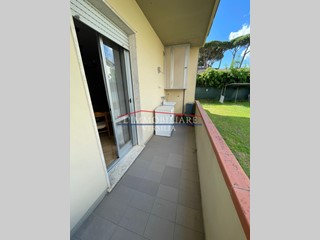 Appartamento in Vendita a Montignoso, zona Cinquale, 440'000&euro;, 110 m², arredato
