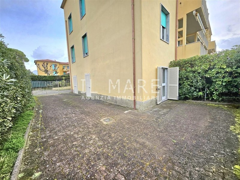 Quadrilocale in Vendita a Massa, zona Marina di Massa, 270'000&euro;, 75 m², arredato