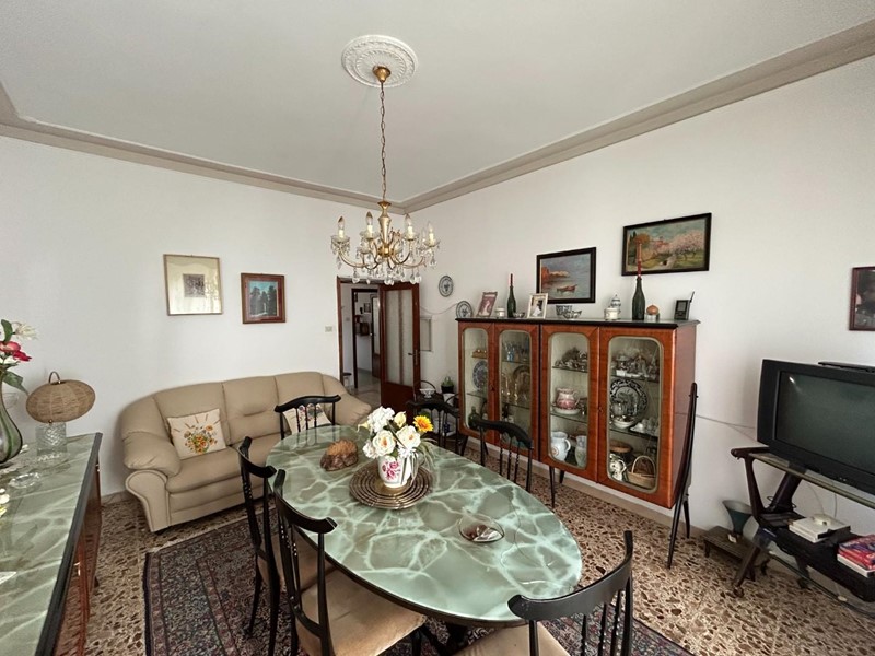 Appartamento in Vendita a Siena, 380'000&euro;, 144 m², arredato, con Box