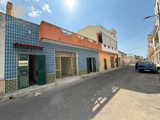 Appartamento in Vendita a Miggiano, 89'000&euro;, 220 m²