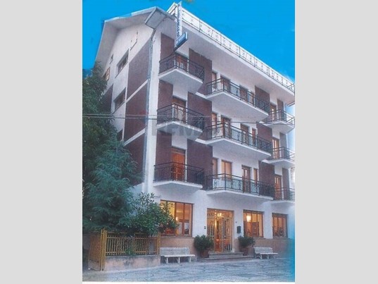 Appartamento in Vendita a Sant'Eufemia a Maiella, 480'000&euro;, 1100 m²