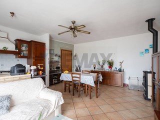 Quadrilocale in Vendita a Monte San Vito, 135'000&euro;, 68 m²