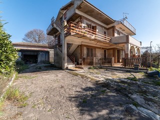 Appartamento in Vendita a Mascalucia, 250'000&euro;, 350 m²