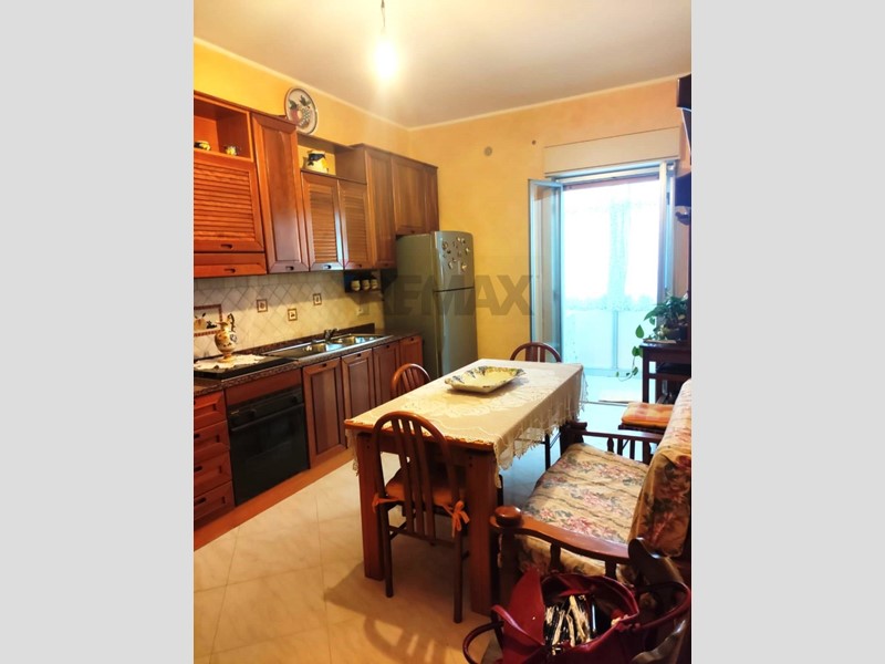 Quadrilocale in Vendita a Aci Catena, 125'000&euro;, 140 m²