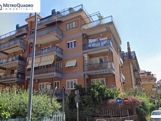 Bilocale in Vendita a Roma, 209'000&euro;, 68 m²