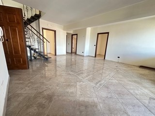 Appartamento in Vendita a Barcellona Pozzo di Gotto, 235'000&euro;, 175 m²