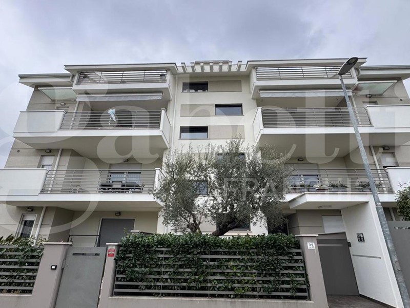 Quadrilocale in Vendita a Giulianova, 270'000&euro;, 105 m², con Box