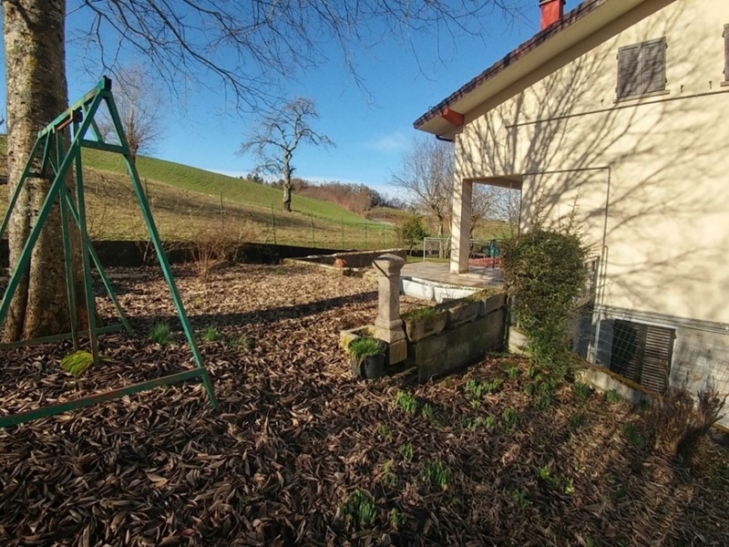 Appartamento in Vendita a Zocca, zona Verucchia, 95'000&euro;, 130 m², con Box