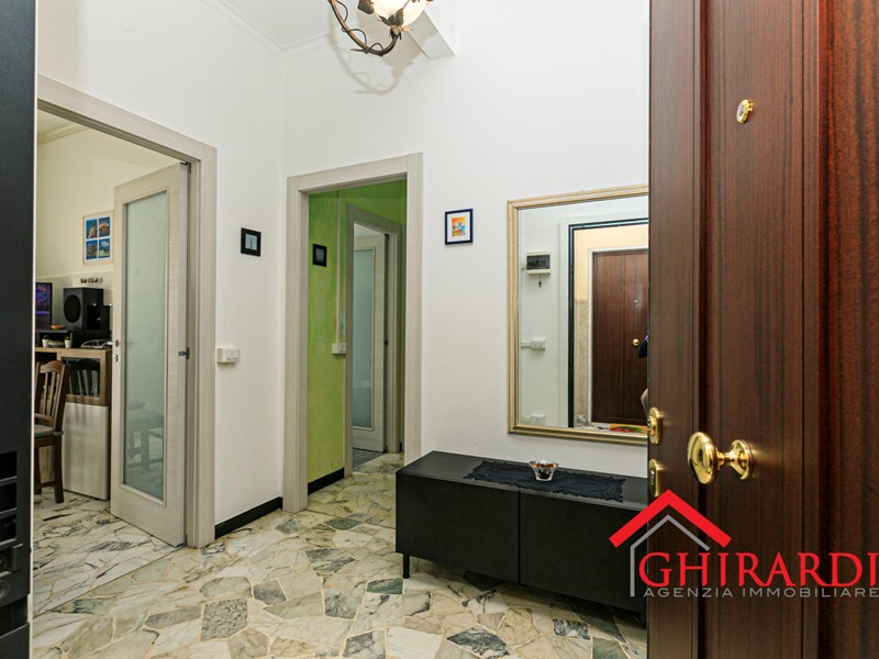 Appartamento in Vendita a Genova, zona Sestri Ponente, 140'000&euro;, 82 m²