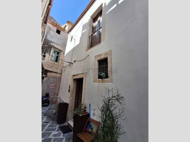 Quadrilocale in Vendita a Siracusa, 240'000&euro;, 73 m², arredato