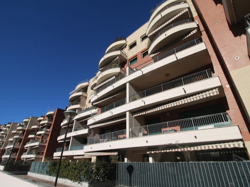 Trilocale in Vendita a Como, 330'000&euro;, 107 m², con Box