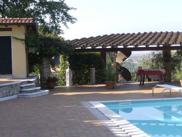 Appartamento in Vendita a Castelnuovo Magra, 500 m², con Box