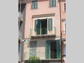 Appartamento in Vendita a Orsogna, zona Centro, 100'000&euro;, 180 m²