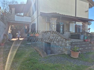 Trilocale in Vendita a Santa Luce, zona Pomaia, 170'000&euro;, 80 m², con Box