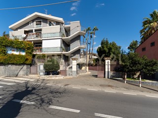 Appartamento in Vendita a Aci Castello, 240'000&euro;, 175 m²