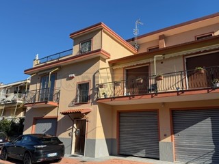 Appartamento in Vendita a Pietra Ligure, 750'000&euro;, 300 m², con Box