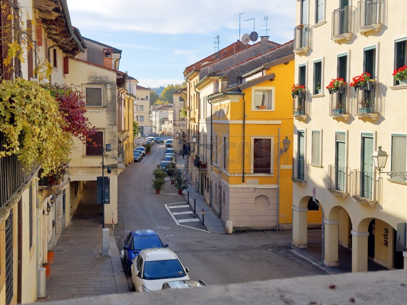 Appartamento in Vendita a Vicenza, 1'950'000&euro;, 350 m², con Box