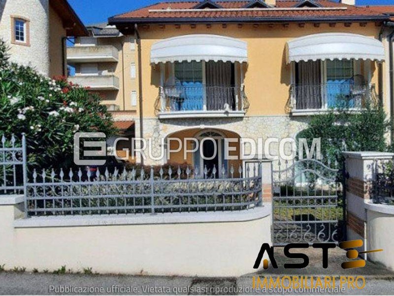 Appartamento in Vendita a Arsiero, 388'000&euro;, 333 m²