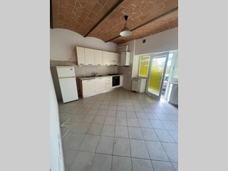 Quadrilocale in Vendita a Murlo, zona Casciano, 110'000&euro;, 78 m², con Box