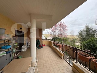 Trilocale in Vendita a Roma, 220'000&euro;, 72 m², arredato, con Box