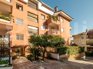 Quadrilocale in Vendita a Roma, 445'000&euro;, 125 m², con Box