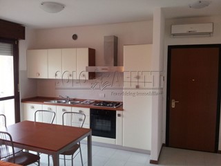 Bilocale in Affitto a Legnago, zona Caserma, 550&euro;, 60 m², arredato, con Box