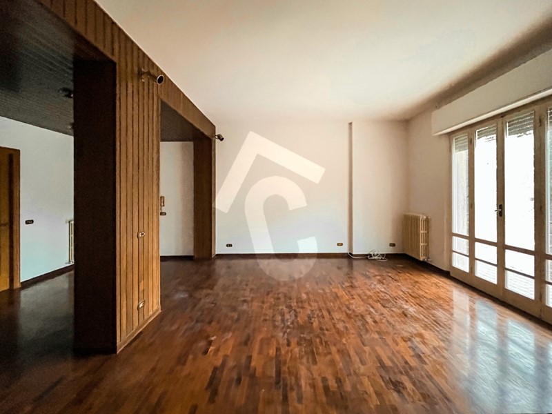 Appartamento in Vendita a Jesi, zona ZONA 4A, 179'000&euro;, 163 m², con Box