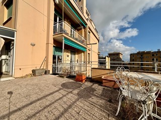 Appartamento in Vendita a Genova, zona Quarto, 438'000&euro;, 130 m²