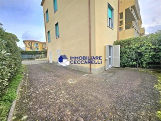 Quadrilocale in Vendita a Massa, zona Marina di Massa, 270'000&euro;, 75 m², arredato
