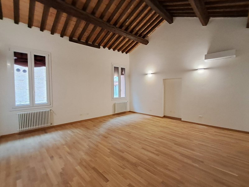 Quadrilocale in Affitto a Ferrara, 1'350&euro;, 134 m²