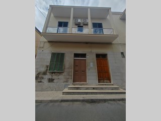 Appartamento in Vendita a Avola, zona centro storico, 220'000&euro;, 236 m², con Box