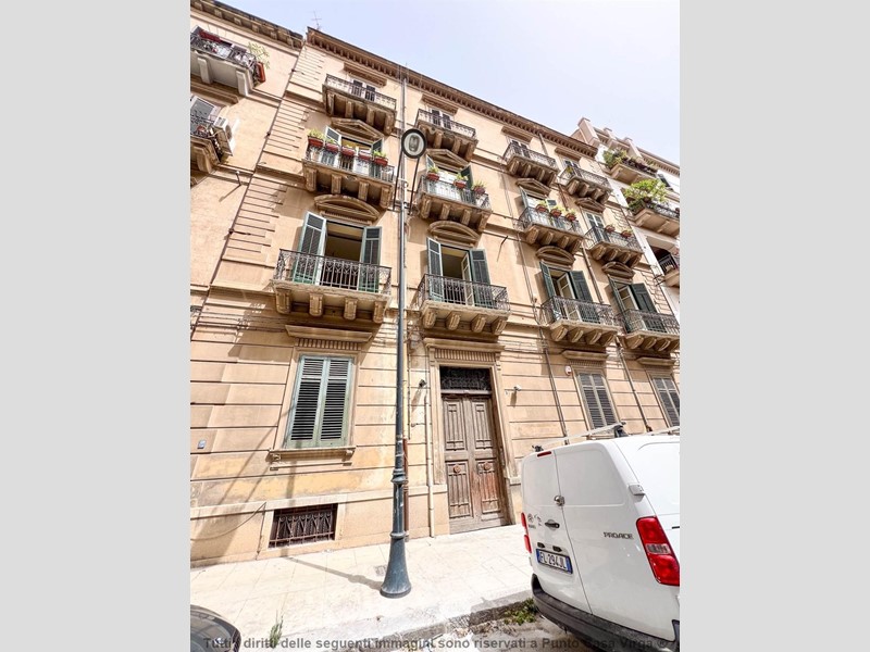 Bilocale in Vendita a Palermo, 247'000&euro;, 70 m², con Box
