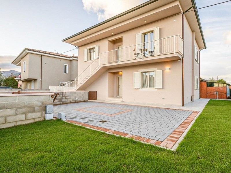 Quadrilocale in Vendita a Bientina, 315'000&euro;, 140 m²