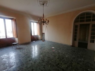 Appartamento in Vendita a Gallicano, 95'000&euro;, 150 m²