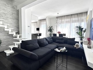 Attico in Vendita a Pontedera, 245'000&euro;, 110 m²