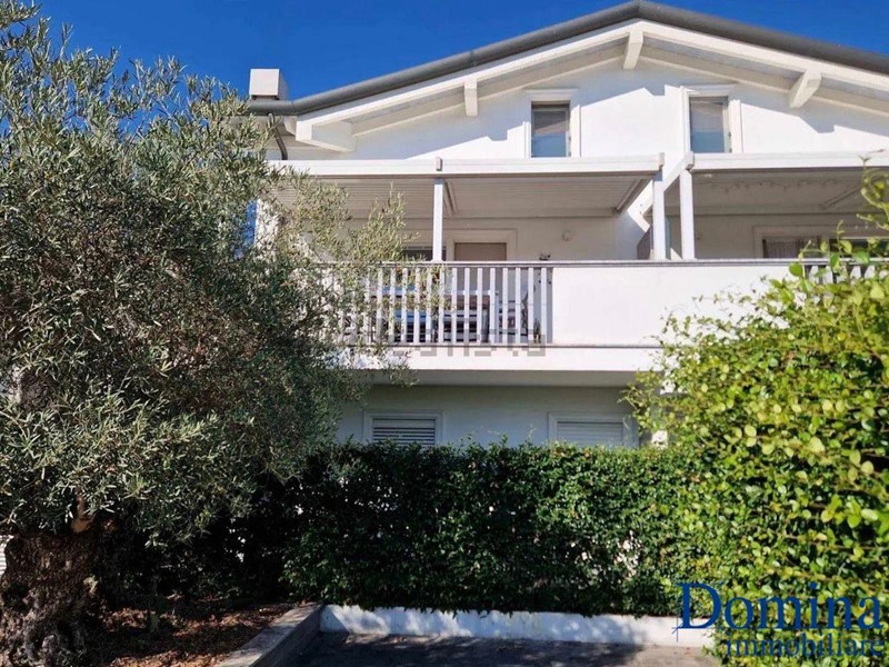 Trilocale in Vendita a Montignoso, zona Cinquale, 448'000&euro;, 80 m²