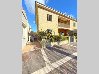 Trilocale in Vendita a Cecina, zona Cecina Marina, 290'000&euro;, 79 m²