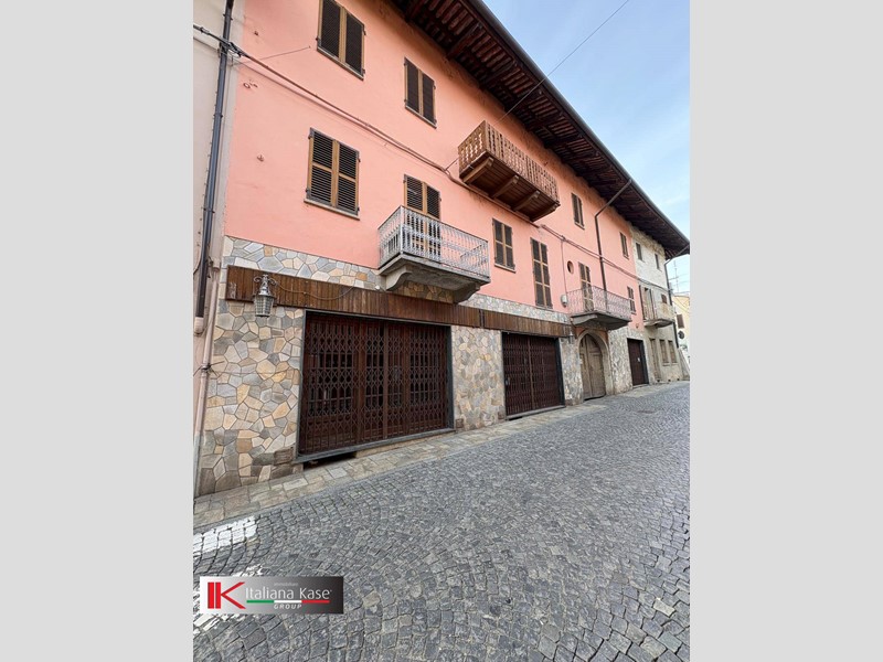 Appartamento in Vendita a Candia Canavese, 70'000&euro;, 250 m²