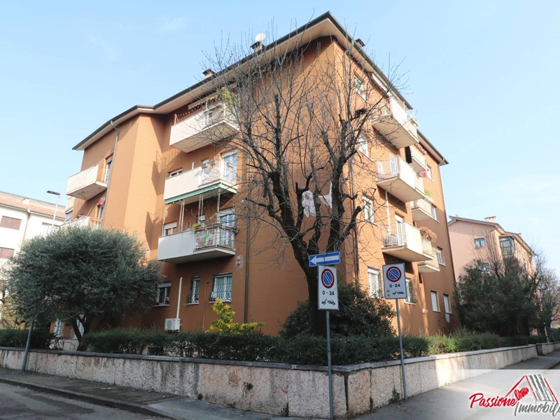 Quadrilocale in Vendita a Verona, 179'000&euro;, 92 m²