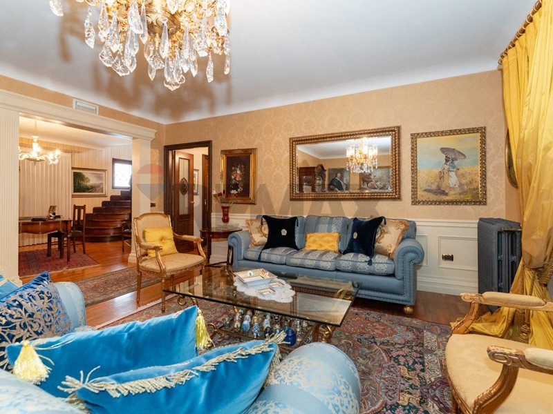 Appartamento in Vendita a Randazzo, 300'000&euro;, 271 m²